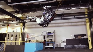 Boston Dynamics robot can now nail a backflip and land steadily on its feet