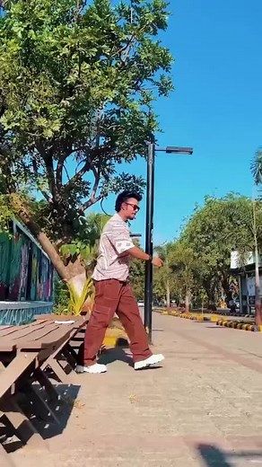 Tariq Khan - Creative Art Show Ep 27 🔥 Unique Walking transition breakdown 😍_._.__transition _creativeartshow _creativetransition _creativevideos _videography _artshow _reelstransition _editingtutorial _reelstips _reelsvi