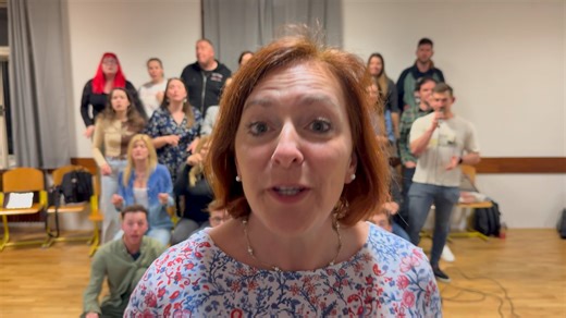 🎶 Perpetuum Jazzile kommt nach Regensburg! 🇸🇮➡️🇩🇪 Am 24. Mai stehen wir live auf der Bühne in Regensburg – mit einem mitreißenden A-cappella-Konzert, das Sie nicht verpassen sollten! Wir haben ein besonderes Video-Einladung für euch aufgenommen – schaut rein und sichert euch jetzt eure Tickets: https://yourticket.shop/suche/Perpetuum jazzile Wir freuen uns auf euch – es wird ein unvergesslicher Abend voller Musik, Energie und Emotionen! #PerpetuumJazzile #VocalEcstasy #Regensburg #AcapellaL