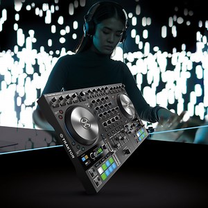 This one’s for the four-deck fanatics, experimentalists, scratchers, and beatmatchers. | TRAKTOR