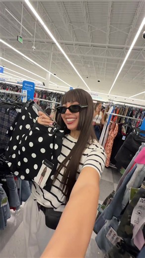vale la pena ROSS en un OUTLET de MIAMI ? Para mí 100% venden todo lo que tendencias puedes imaginar Ropa ,maquillaje ,accesorios ,artículos de casa Carteras con la mitad de su valor original y looks que están en tendencia completos listo para llegar y usarlo #fypシ゚ #paratiiiiiiiiiiiiiiiiiiiiiiiiiiiiiii #miami #outlet
