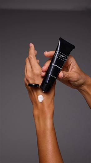 🤍 YouthFull Hands™ GIVEAWAY! 🤍 YouthFull Hands™ visibly reverses the top signs of aging, delivering smoothing, plumping, and brightening for hands that look as youthful as they feel. Pair YouthFull Hands ™ with a 14k gold diamond bracelet of $500 value! 💎 Your gift will include: 🌟 YouthFull Hands™ 🌟 14k Yellow Gold Diamond Bracelet Rules to enter: 💕 Follow @revisionskincare and like this post 💎 Comment “DIAMOND” 👯‍♀️ Tag a friend for a bonus entry and comment on our TikTok Open to U.S. r