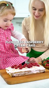 Flourless Raspberry Cream Cake!! So good and guilt free! #sweetnsavorymeals #recipevideo #reeloftheday #ketorecipes | Sweet and Savory Meals