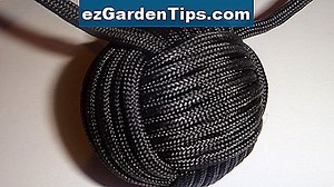 Wie man den Schnur-Kopf auf einem McCullough Trimmer entfernt 🌱 Tipps Gärtner - De.ezGardenTips.com