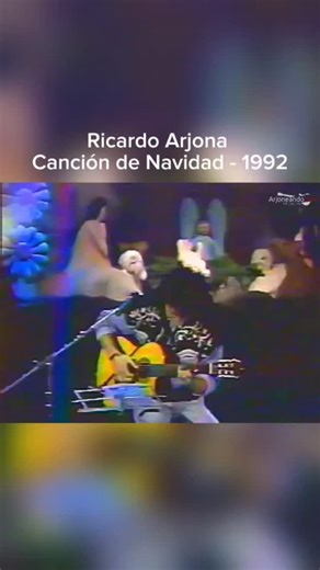 Comenzamos la cuenta regresiva para la NAVIDAD ❤️🎄✨🤶🎅 con este hermoso mensaje que nos trae este recuerdo! De allá por los años ... ¿Quién adivina? 🙏 Muchas gracias por traer este video a la memoria @arjoneando ❤️🎄✨ . . . @ricardoarjona @metamorfosismedia @infomundoarjona @musicmaker.entertainment @stefanitox007 . . . #ricardoarjona #loqueelseconodijo #navidadarjoneana #SECO #fanclubnadaescomotu NECT Perú 🇵🇪 | FanClub RicardoArjona NECT Perú