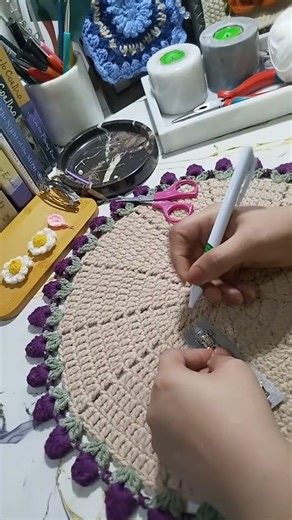 Easy Crochet Flower Hair Clip Tutorial | Step by step hair clip tutorial
