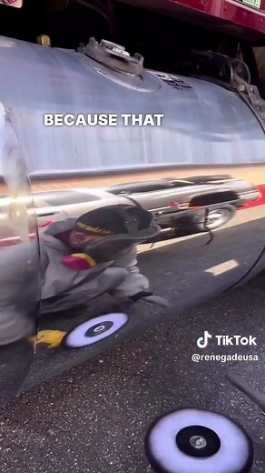 How do you polish aluminum tanks? Here’s Billy‘s final Metal polish sequence on this aluminum tank. After going through the sanding and cut and color phase, he applies a generous layer of Renegade Products ProRed aggressive heavy, cut metal polish with a microfiber towel. This is applied to the entire world peace that he’s going to go onto the next stage of metal finishing. The ProRed liquid metal polish acts as both a lubricant, and as an added measure of very fine abrasive grain to facilitate 