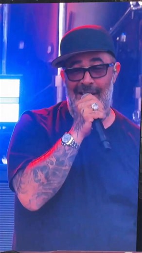 We Love #Staind Live 🇺🇸 Do you think “Mudshovel” is more about personal pain or a toxic relationship? | We Love Staind & Aaron Lewis