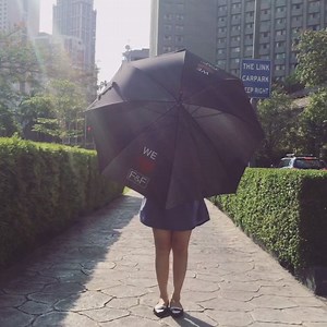 No need to stress over the scorching heat of the sun or the falling rain! Still look fabulous with the limited edition F&F Umbrella! FREE for every single receipt purchase worth P3,500. Promo until May 15 only. | F&F