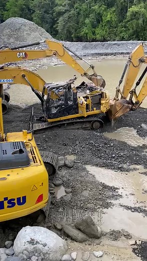 399K views · 2.9K reactions | #excavator #operator #accident #mining #quarry #construction #logging #caterpillar #johndeere #newholland #ph #ok #hitachi #komatsu #kobelco #sumitomo #doosan #yanmar #lovol #xcmg #sdlg #sany #zoomlion #liebhert #volvo #jcb | Alat Berat Manado | Facebook