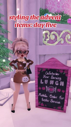 Styling the Advent Cafeteria with Diamonds | Royale High Update