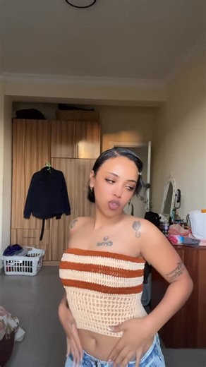 Perasim on Instagram: "@yoyo_crochet.1 so obsessed with this top 👌🏾👌🏾🤩🤩"