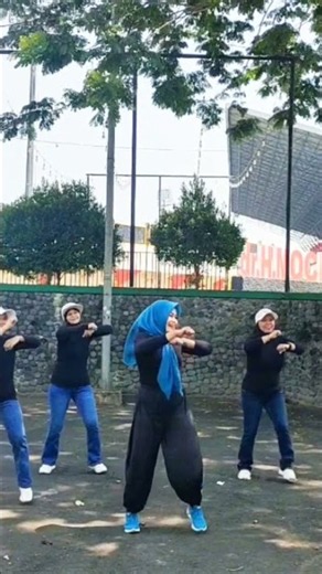 Senam Kreasi Helikopter Turun ke Padang