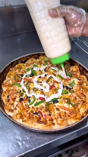 Reviews With Malik Ameen on Instagram: "The Foodies Lounge Crown Crust Pizza Honest Review Location: D Ground Chacha Samosa Wali Gali Near Pratha Lab Faisalabad #faisalabad #faisalabadfood #foodies #pizza #fastfood"
