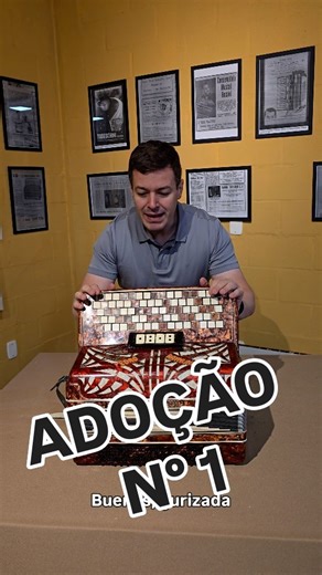 Primeiro instrumento a ser adotado foi o acordeon cromático que pertenceu ao Pedro Raymundo. Muito obrigado, meu querido amigo Gilles Gomes | Museu do Acordeon WK