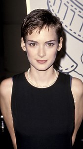 230K views · 3K reactions | Révélée dans Beetlejuice, Winona Ryder s’impose très vite comme une icône du cinéma et de la mode, portée par une ascension fulgurante et un Golden Globe. Puis c'est le début de la descente aux enfers. À l'occasion de la sortie de la dernière saison de Stranger Things sur Netflix, on revient sur sa success story. | ELLE | Facebook