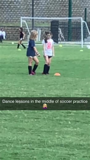 Rhonda (@_rhonda_jo)’s videos with Single Ladies (Put a Ring on It) - The Chipettes