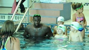 Brandon Bass learns to swim, takes children's swimming class - UPI.com