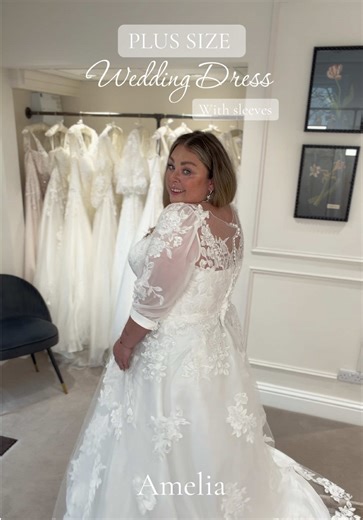 Plus size wedding dress with sleeves #plussizeweddingdress #plussizeweddingdresses #weddingdressinspo #weddingdresswithsleeves www.bridalsuitegowns.co.uk