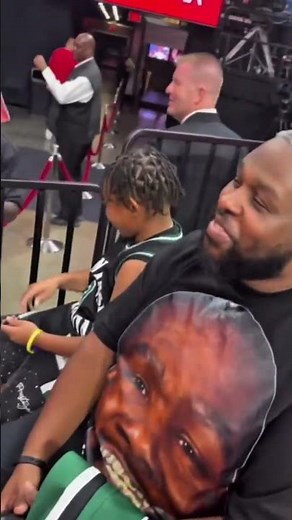 Rockets DJ coached young fan to get KD's autograph 🥹 ❤️ | (Via imfromthestead/IG)