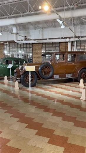 We’re thrilled to pivot our spotlight from the striking Auburn Hearse to another remarkable chapter in automotive history: the 1926 Duesenberg Model A Limousine, graciously showcased by Mike Rasmussen. Introduced in 1920, the Model A’s production finally took flight in 1921, making a notable impact with its groundbreaking features, including the first hydraulic brakes in a production vehicle and a powerful straight-eight engine. This combination of innovation and elegance made the Duesenberg a s