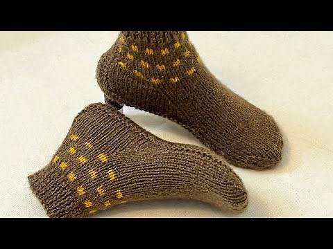 Easy knit booties for beginners // how to cast on knitting // woolen socks design