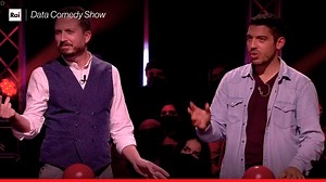 ''225x5. Questo dato l'hai preso dalla confezione di pappardelle?'' ''È il tempo di cottura.''🍝 Gioco d'improvvisazione a ''Data Comedy Show'' 📊 ▶️ Rivedi la puntata su RaiPlay 👉🏻 https://bit.ly/DATACOMEDYSHOW | Rai2