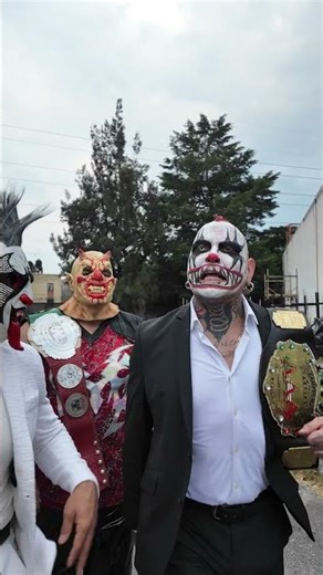 Psycho, Pagano and Murder, together and ready for tonight 🙌🎈