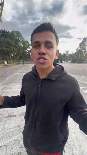 Jugando fútbol con desconocidos: tip y partido completo