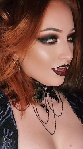 Got to play a hot vampire last night and had to show off the fit. 🖤 #mamamaisie #vampire #lipsync #vampirethemasquerade #vtm #cosplay