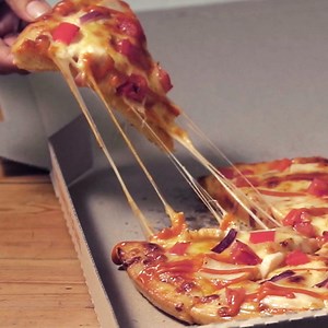 46K views · 145 reactions | Could Butter Chicken get any more delicious? Smothered in creamy butter curry sauce and covered in mozzarella. Yeah, we’ll see you soon 襤 | Pizza Hut | Facebook