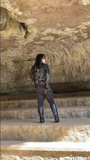 ESCAPING FROM A STRAIGHT JACKET INSIDE OF A CAVE #straitjacket #escape #escapeartist #cave