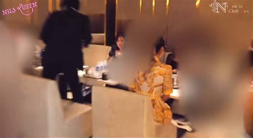 マジでこういう場面、嬢だけ見て、業界が底辺と言われるのマジで腹ただしい…いつからこんなのが良しとされてるんだ。こんなの接客でもサービスでもなんでもない。ただの我が儘女のパパ活だ。確かに安めのボトルはキツい時もあるのは事実。ただそれを直接そのままお客さんに言うのはただの暴言だ。例えば、『代理で来ていただいてるので、お気持ちだけで凄く嬉しいし、できれば次ご本人様がいらっしゃった時に一緒に飲みたいとお伝えしてください』と変換するだけで、この代理のお客さんにも良い子だと思ってもらえるし、指名客に、あの子良い子ですね。～さんが指名するのもわかります…という会話があれば、指名客も鼻が高くなる。お会計も高くならず、アルコールも摂らなくすんで、別席に温存できる。誰も嫌にならずに次に繋げる事ができる。この嬢がどこのどなたかは知らないけど、こんなのは接客とは言わない。おそらく今の若い人達って、ライブ配信とかが身近にありすぎて、投げ銭文化が当たり前すぎて、安いアイテムはいらないというのを見てきていて、勘違いしてんじゃないかな。よくわからんが、マジでこんなのばかりじゃないって事は頭の片隅にいれておいていただき