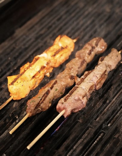 🍕 Welcome to Al Jabal in Moorebank! 🍕 Delivering authentic shawarma and pizza with a mix of wagyu and premium black angus, our dishes are crafted to perfection and are 100% halal. Enjoy the rich flavors and high-quality ingredients in every bite. Perfect for a hearty meal with family and friends. 📍 Address: 226 Newbridge Rd, Moorebank NSW 2170 🕒 Hours: Thu, Sun, Mon-Wed: 10:30am - 9:30pm Fri-Sat: 10:30am - 11pm 📞 0457 330 033 ✨ This venue is 100% halal ✨ #HalalFood #Shawarma #Pizza #Foodie 