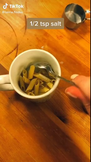 Easiest mac and cheese in a mug! #quarantine #macandcheese #foryou #recipe #foryoupage #fyp #cooking #fypage #foryou #mug #easyrecipes
