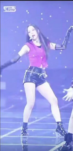 Everyone was shocked (her shirt buttons up ) 😱😱😱