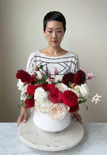 DIY Holiday Bouquet Ideas for Christmas Centerpieces