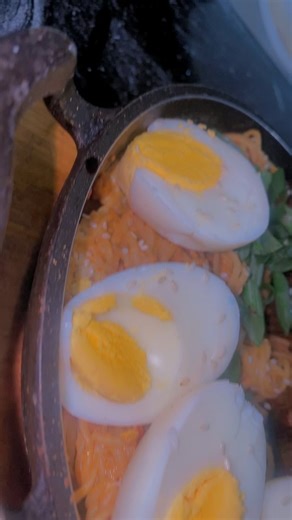 A pan full of flavor — noodles tossed with egg, honey mustard and Chinese sauce, topped with tender steak, cooked eggs, fresh green onion, and a sprinkle of sesame seeds. Simple, hearty, and so satisfying! #steak #noodlelovers #SaucyNoodles #trendingreels #yummy