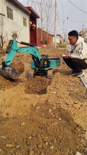 You don't need to doubt the capabilities of this 1/8 RC excavator 385CF when it comes to digging