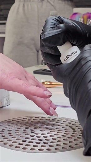 ❌️ STOP your glue bottle from getting stuck ‼️😱 #nailglue #stuckglue #nailseducation #nailtutorial