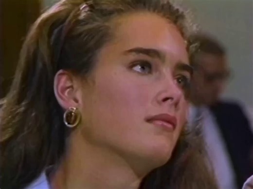 🚨 Cuando la feminidad no necesitaba filtros de IG, relleno de labios ni operaciones estéticas para destacar.