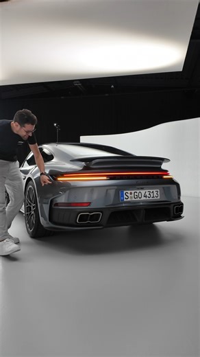 💡🏁REVEAL of the updated Porsche 911 Turbo S - the most powerful 911 Turbo S of all time with 711 hp! Acceleration times: 2,5 s 0-100 km/h (- 0,2 s) and 8,4 s 0-200 km/h (- 0,5 s). #Porsche #porsche911 #Porsche911TurboS #911turbos | Autogefühl