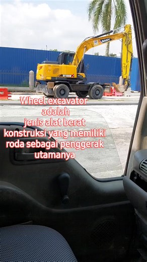 Wheel excavator (excavator beroda) adalah jenis alat berat konstruksi yang memiliki roda sebagai penggerak utamanya. Alat ini berbeda dengan crawler excavator yang menggunakan rantai sebagai penggerak. Wheel excavator terkenal karena mobilitasnya yang tinggi dan fleksibilitasnya dalam berbagai jenis pekerjaan konstruksi #wheelexcavator #sany #155w | Excavator proyek