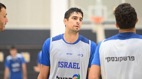 איתי שגב: "הניצחון על צרפת הוכיח שאפשר לנצח כל נבחרת"
