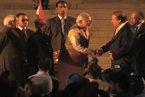 Dunya news-Modi-Sharif Handshake: The moment That Almost Overshadowed the Swearing-In