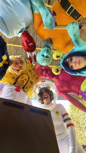 Hello SpongeBob: @ianhecox Squidward: @Anthony Padilla Patrick: @bbno$ Sandy: @Courtney Miller Mr Krabs: @Louis Weisz Mrs Puff: me Gary: @Zerggiee Cosplays made by me @HokuProps @Yuto Akaboshi @zerggiee Makeup team @Keltonfx @Brittany Lessard sollycos baileykdelong
