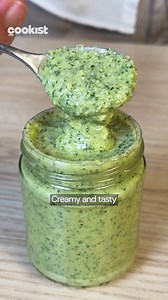 Ready in 5 minutes, creamy and tasty 😋🍋 Lemon pesto is the perfect dressing for the summer! 🤩 👉INGREDIENTS 2 lemons with edible skin 40g of pinenuts 50g of Parmigiano 1 handful of parsley 1 bunch of basil ½ clove of garlic extra-virgin olive oil to taste black pepper to taste salt to taste 👉METHOD 1. Squeeze the lemon juice and add it to the mixer with lemon zest 2. Add the pinenuts, extra virgin olive oil, salt and pepper 3. Now add the Parmigiano, garlic, fresh basil, and parsley 4. Blend