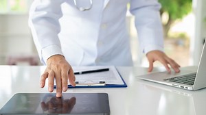 Minsa y EsSalud pactan la implementación del registro de historia clínica electrónica - CONSULTORSALUD