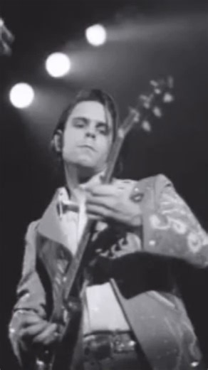 Back in 2022, I had the great honor of interviewing Bob Weir. We had an amazing conversation about dreams, songwriting, meditation, the Dalai Lama, psychedelics, country music, pushing genres and much more. It’s shared now over on my @substack page along with some memories about Bobby. | Margo Price