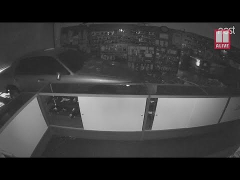 Gun store smash and grab with car caught on camera